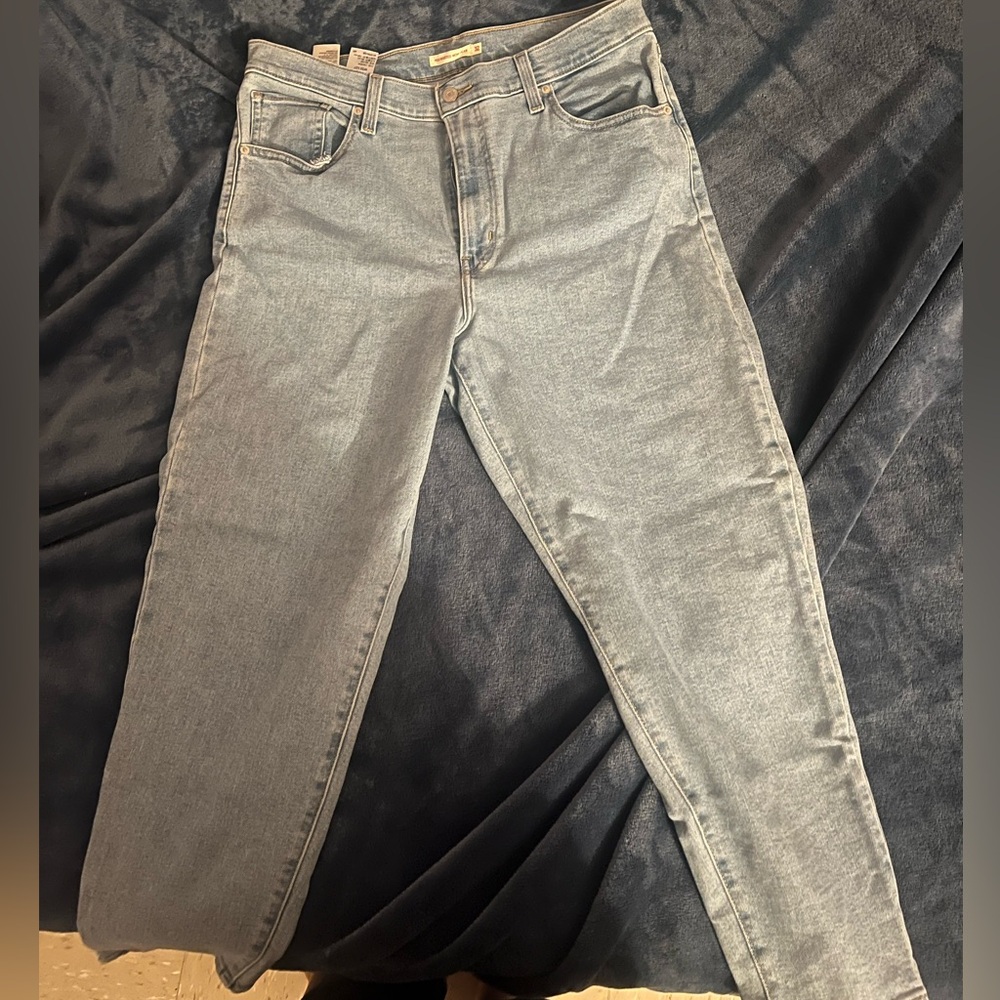 Light wash Levi jeans